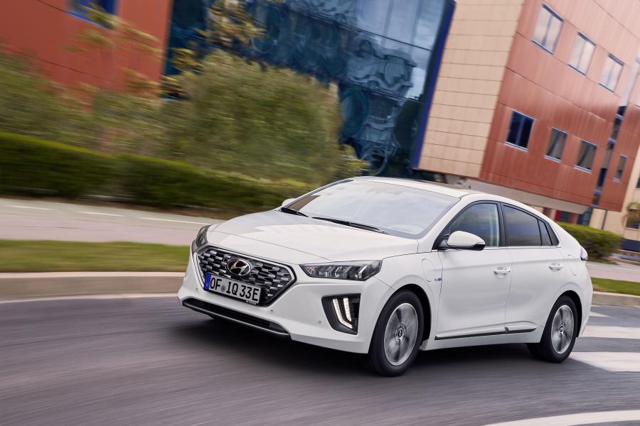  Hyundai IONIQ plug-in (AE) 2019 года  (WW) (фото 9 из 45)